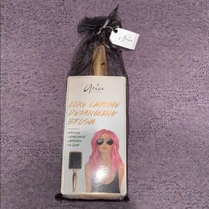 Aria beauty paddle brush